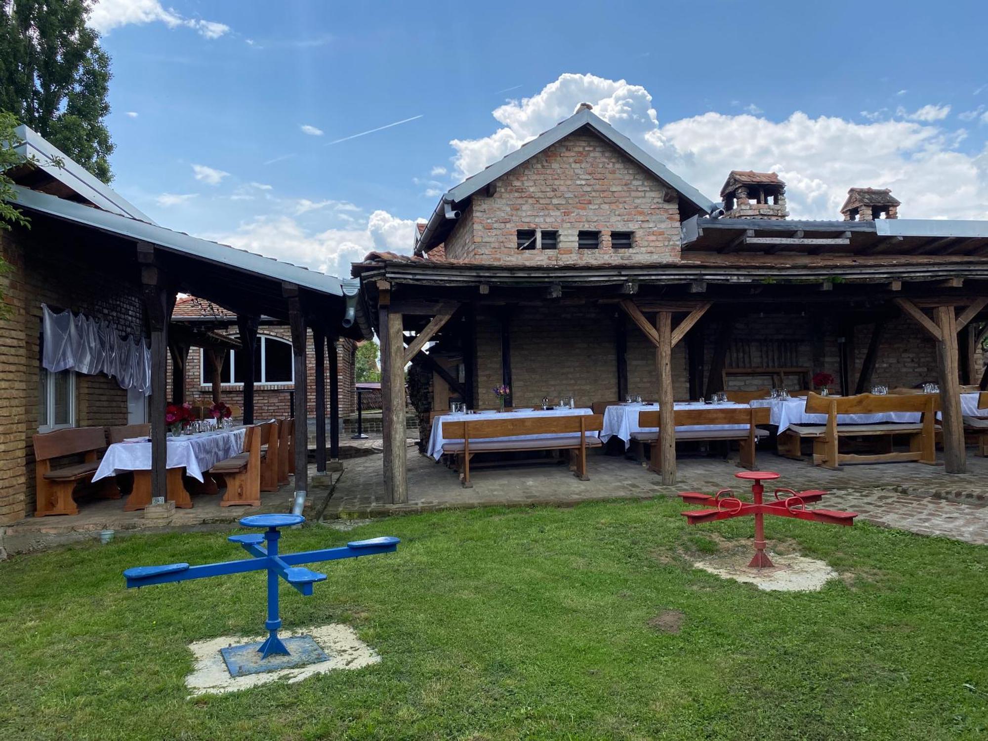 Matanovi Dvori Villa Slavonski Brod Buitenkant foto